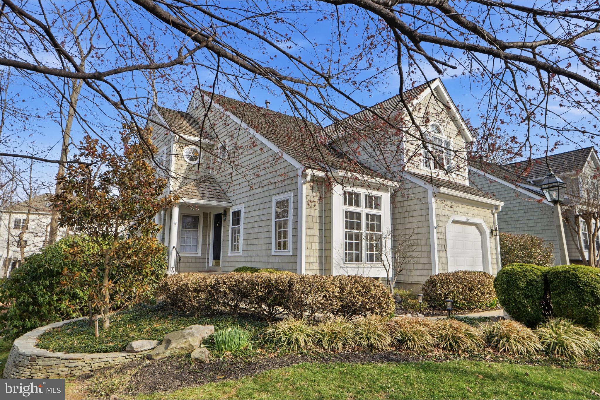 1285 LAMPLIGHTER WAY