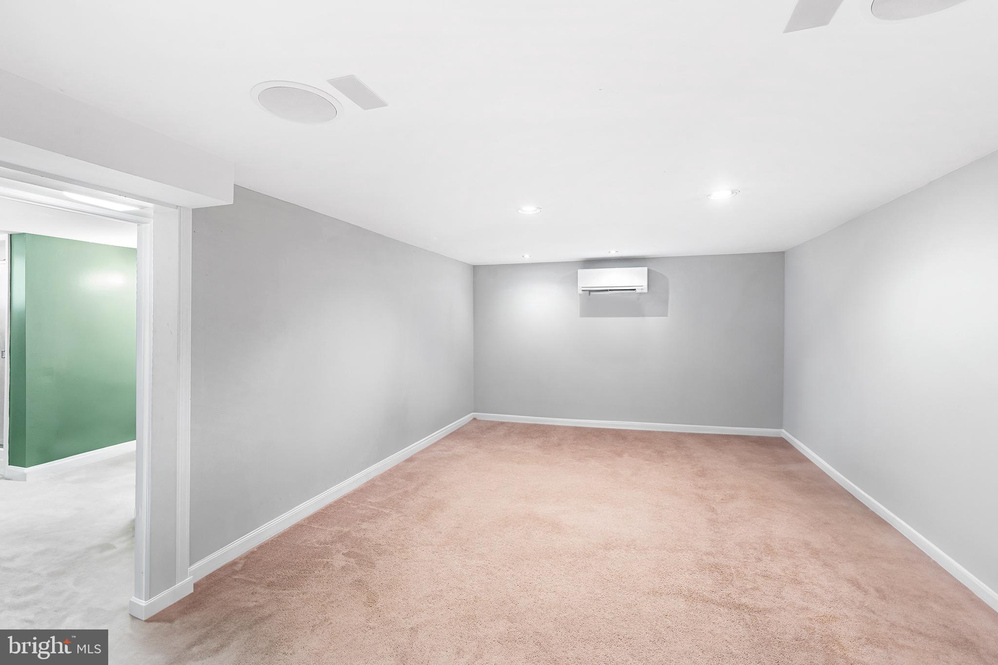 RIVIERA BEACH - Residential