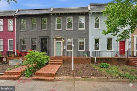 Photo of 215 15th Street NE, WASHINGTON, DC 20002 (MLS # DCDC2247558)