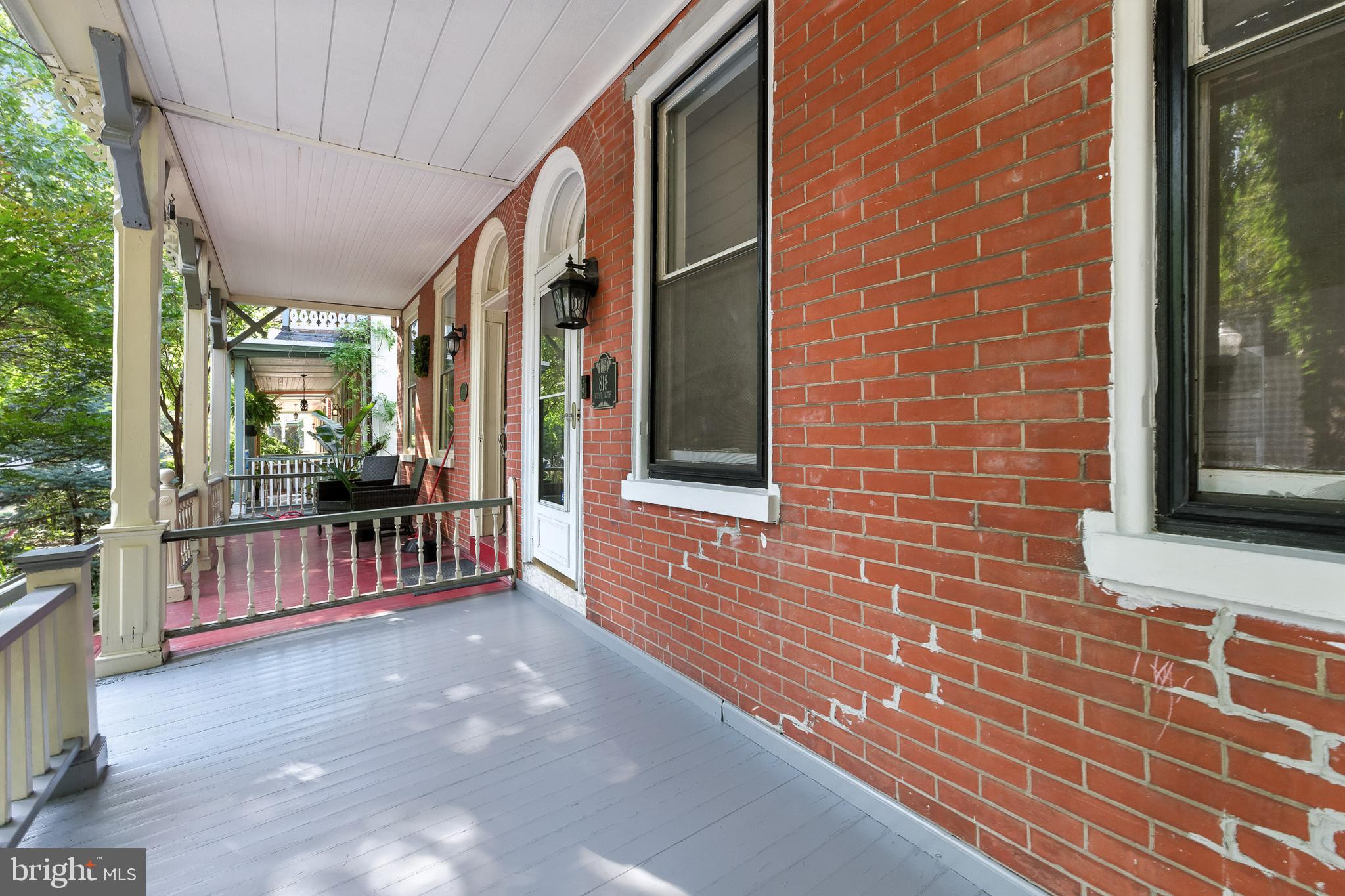 818 W 10TH STREET
