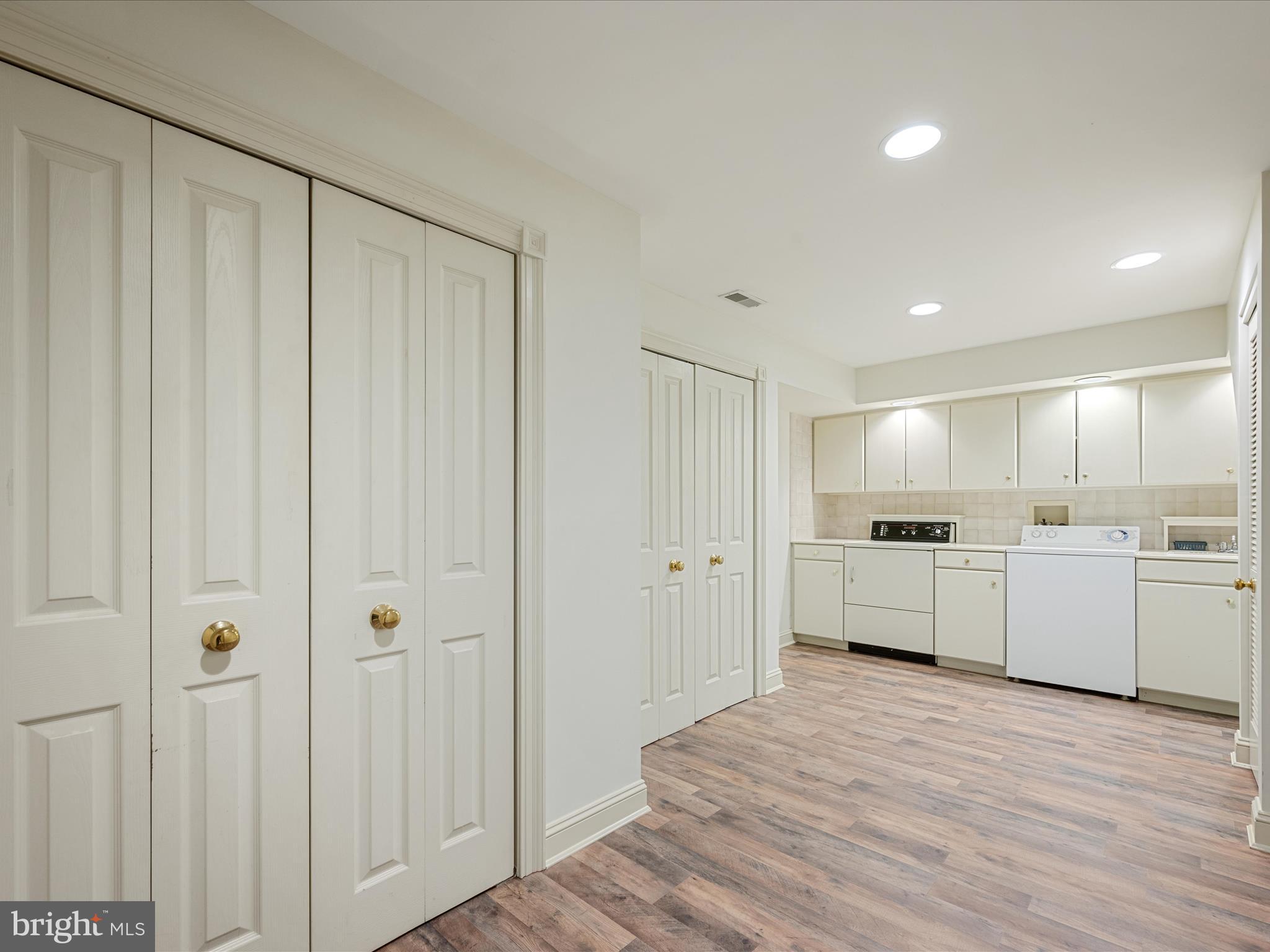 MEADOWBRANCH MEWS - Residential