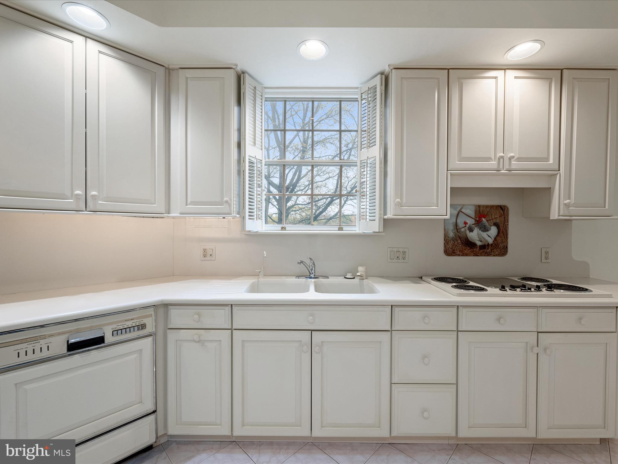 MEADOWBRANCH MEWS - Residential