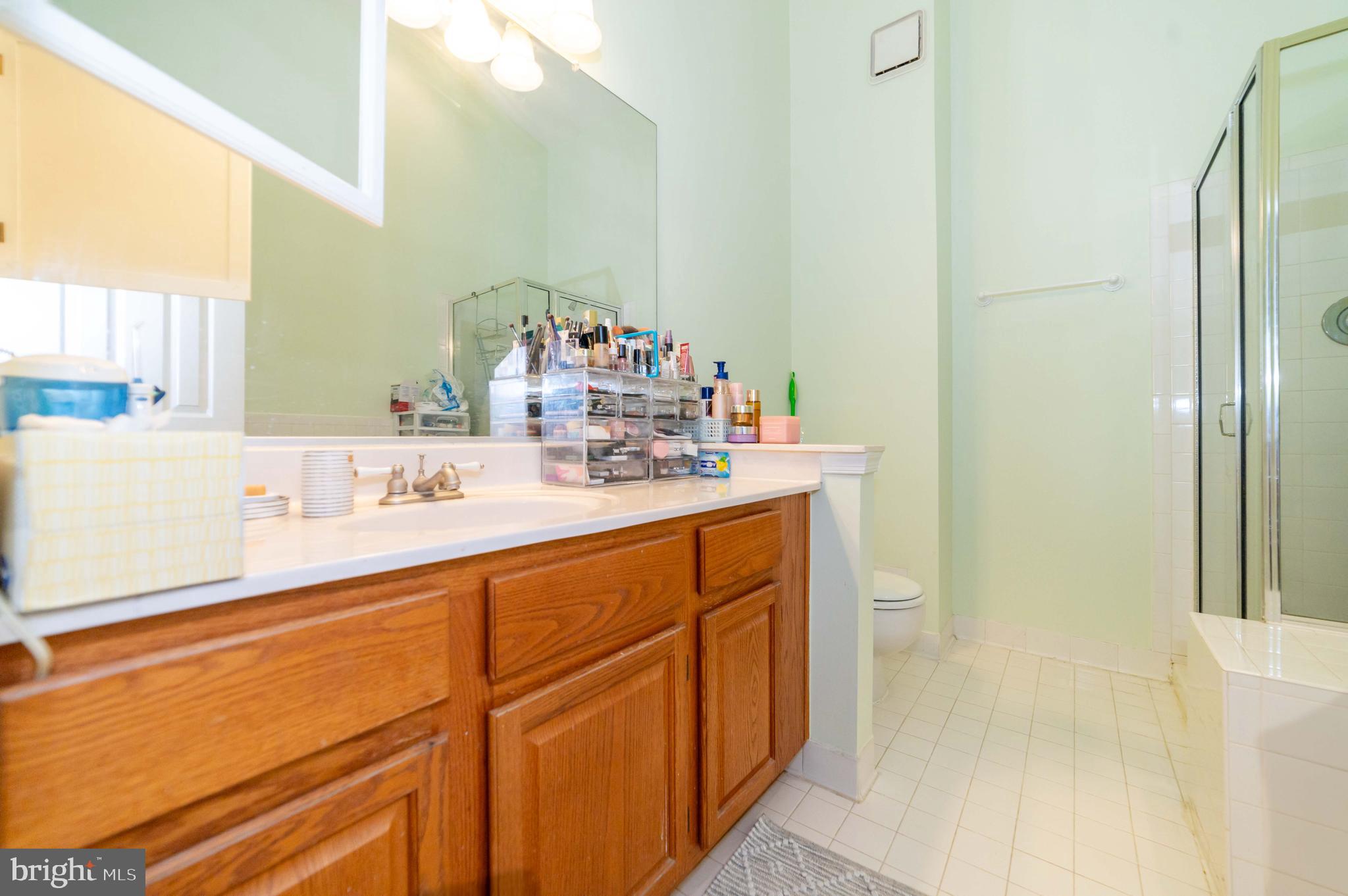 CENTER TERRACE - Residential Lease