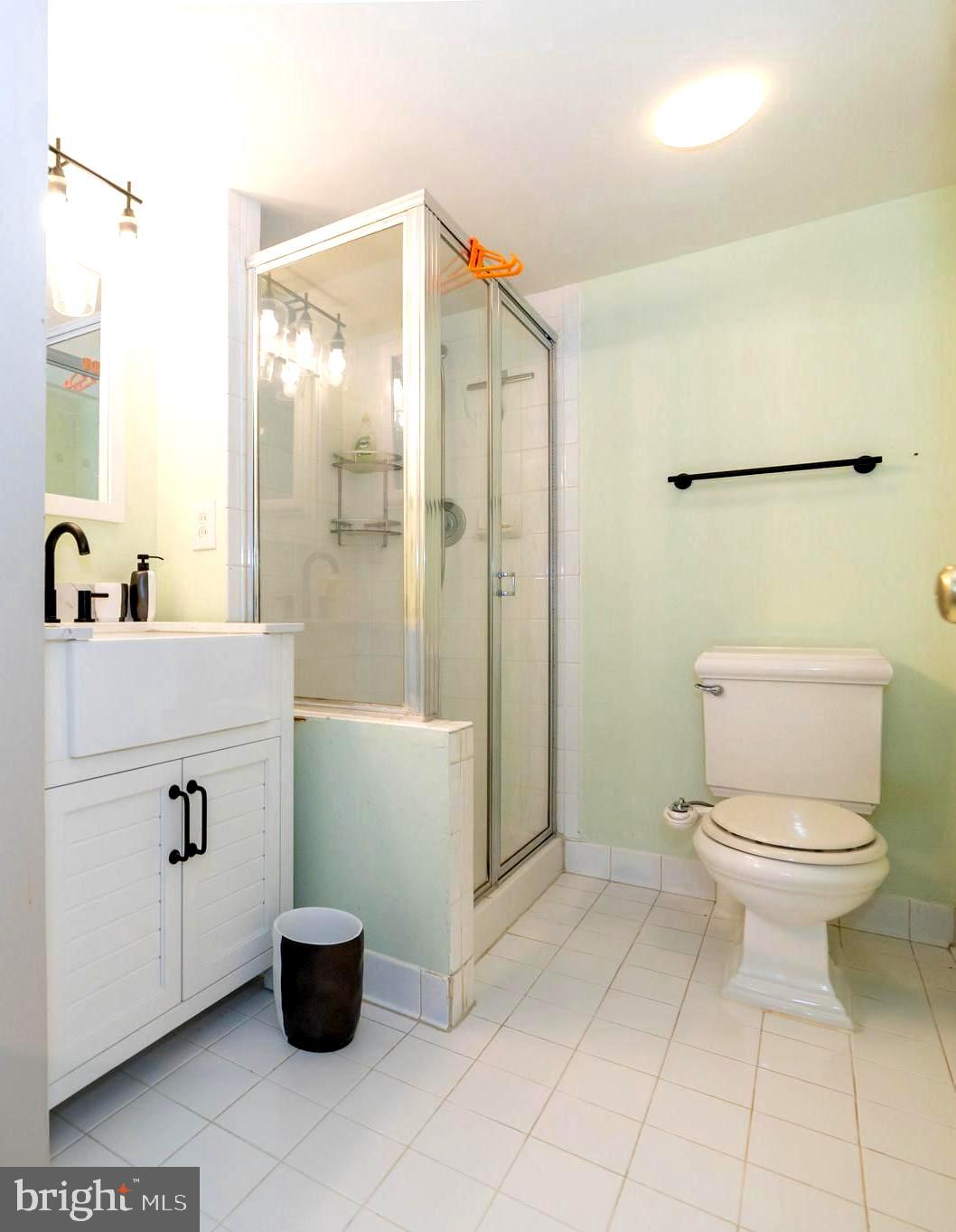 CENTER TERRACE - Residential Lease