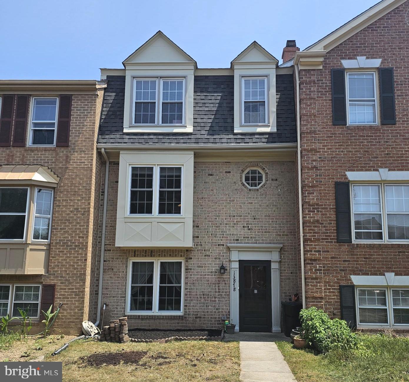 CENTER TERRACE - Residential Lease