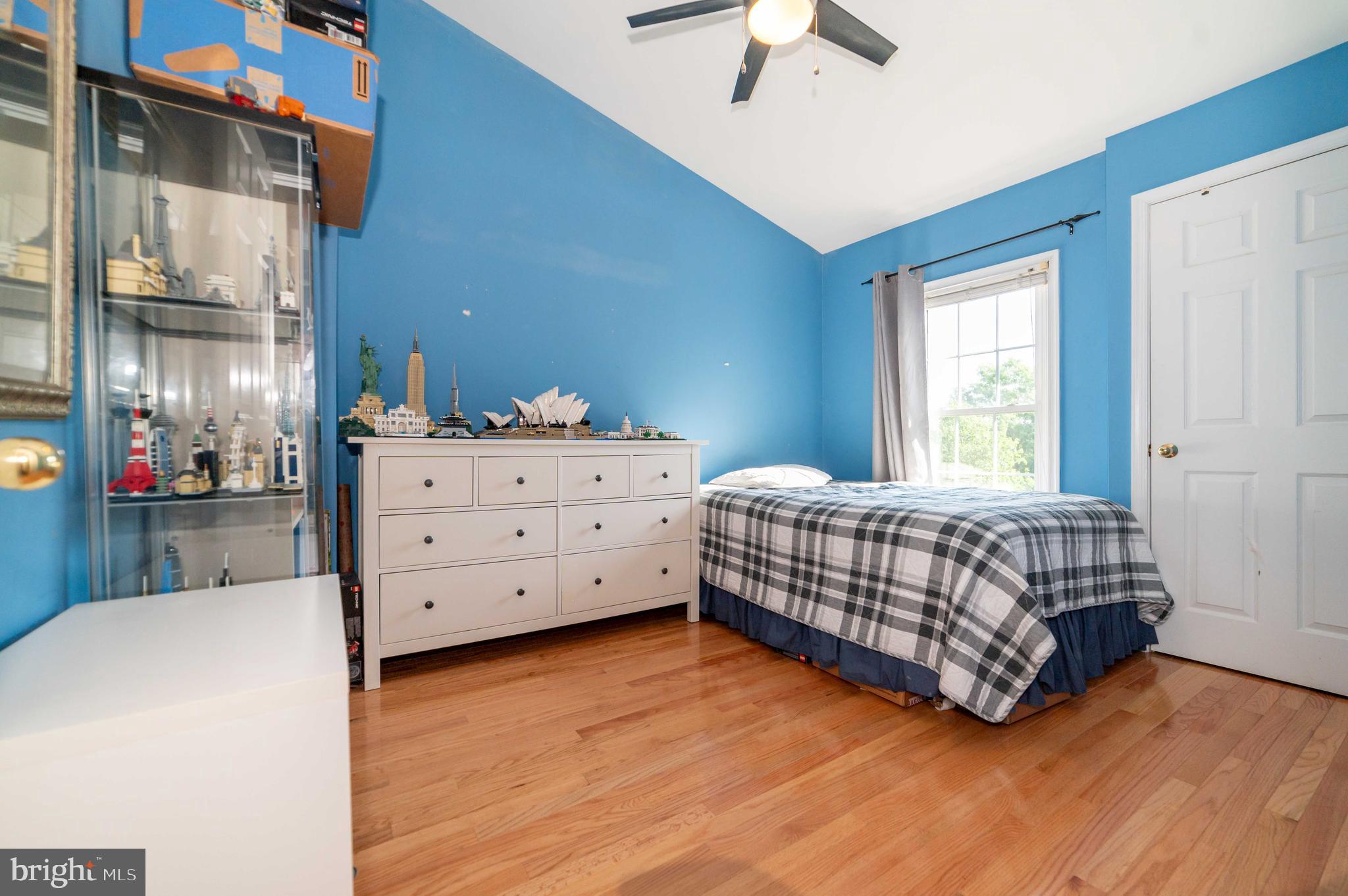 CENTER TERRACE - Residential Lease