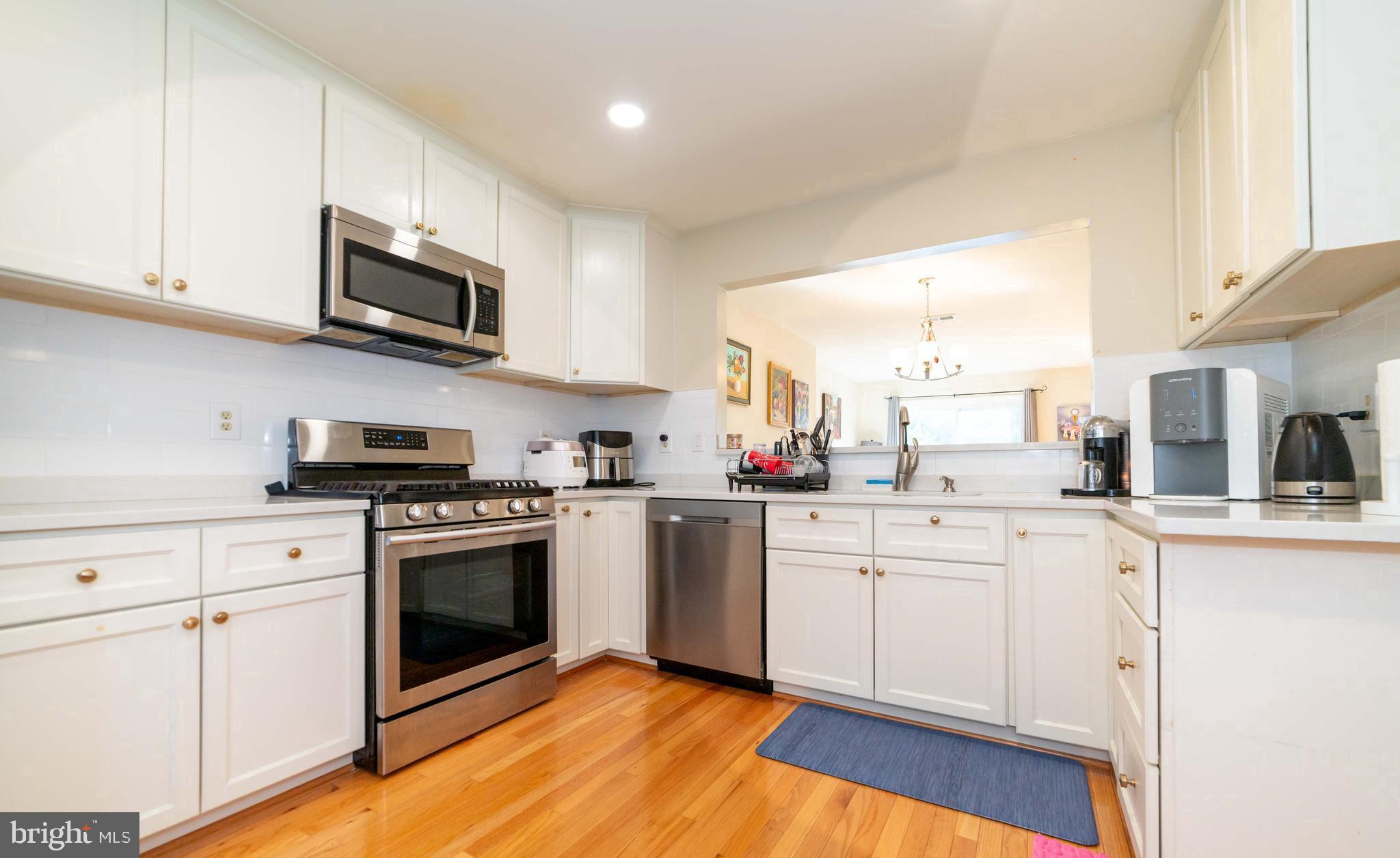 CENTER TERRACE - Residential Lease