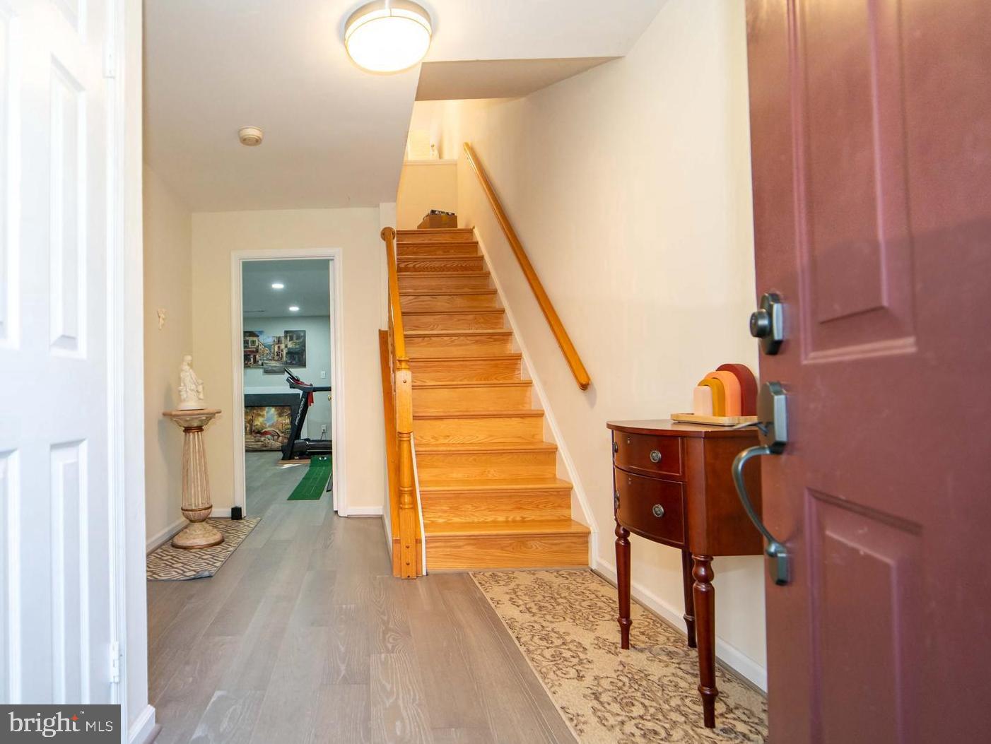 CENTER TERRACE - Residential Lease