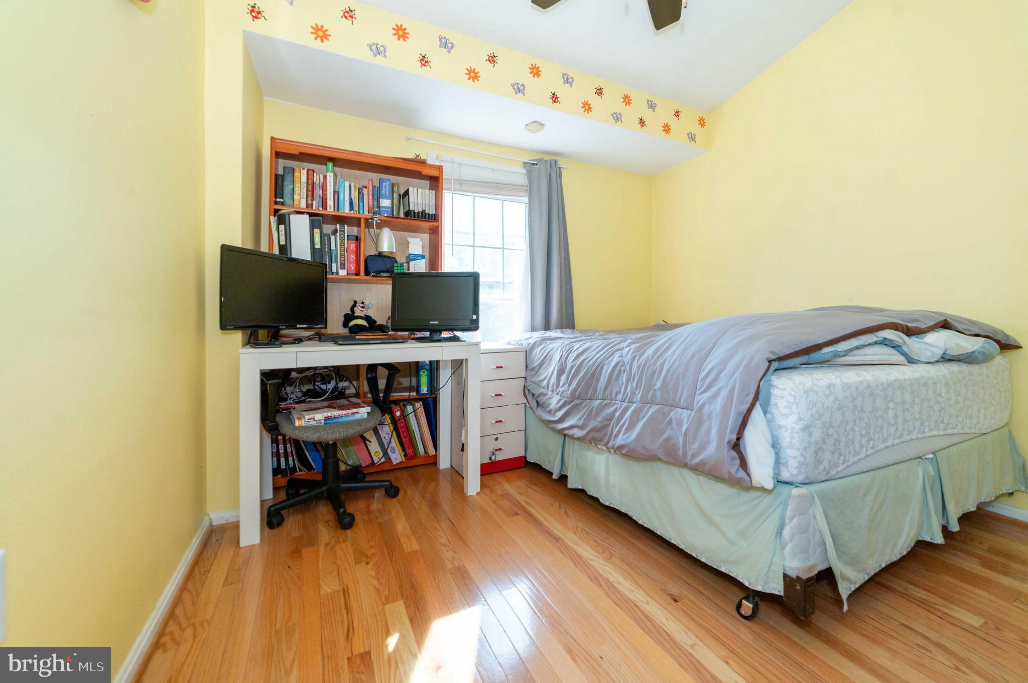 CENTER TERRACE - Residential Lease