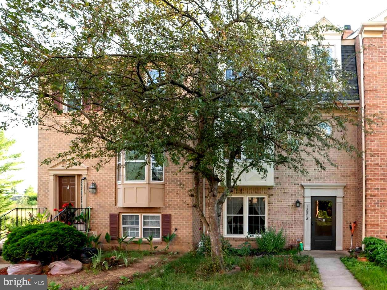 CENTER TERRACE - Residential Lease