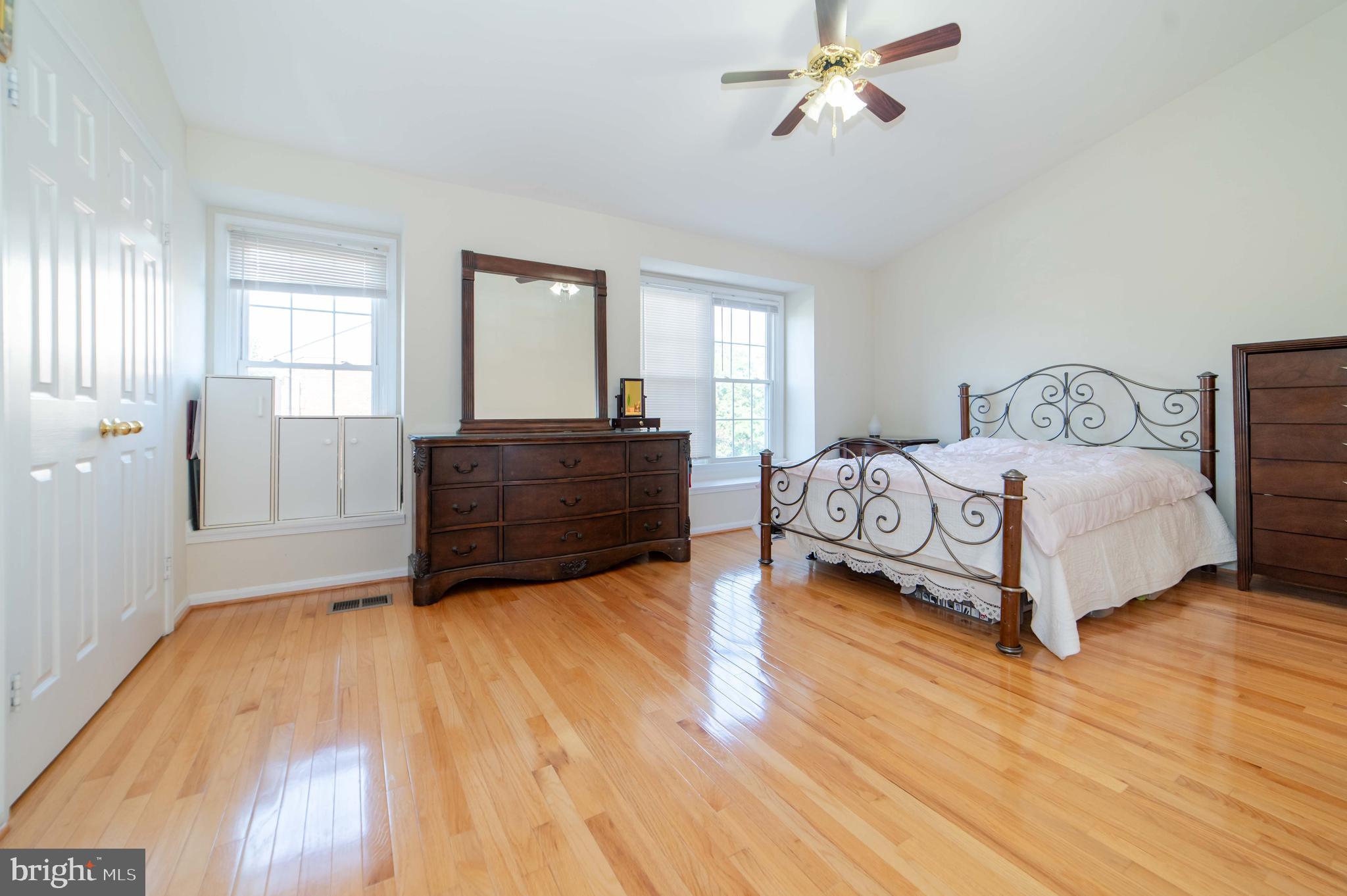 CENTER TERRACE - Residential Lease