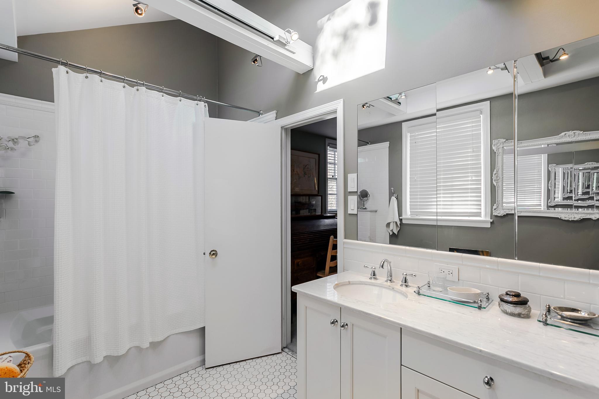 LYNNEWOOD GDNS - Residential