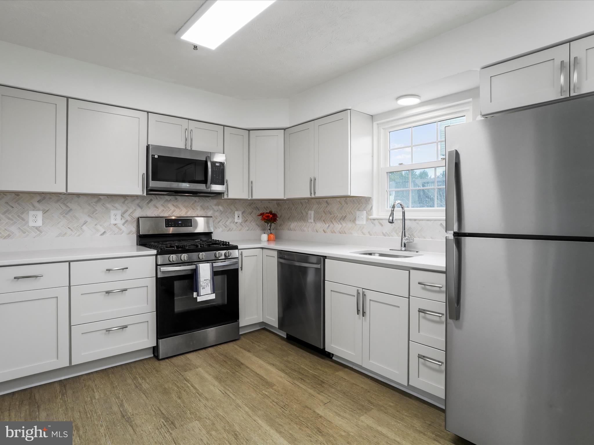 ROBINS GLENN - Residential