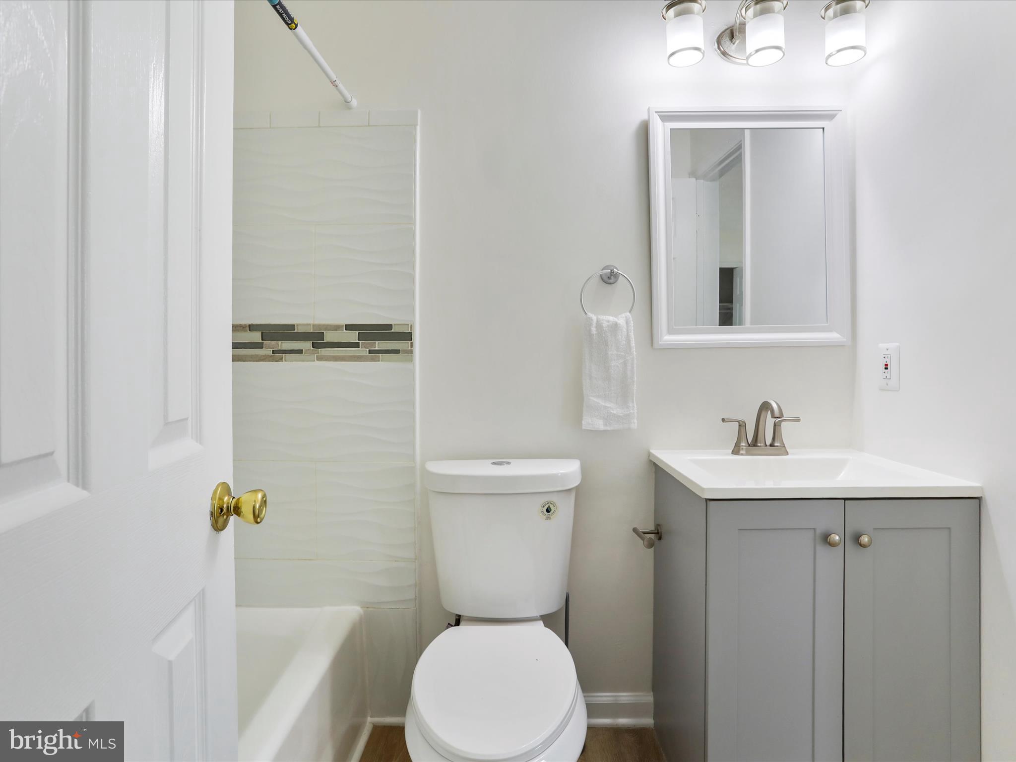 ROBINS GLENN - Residential