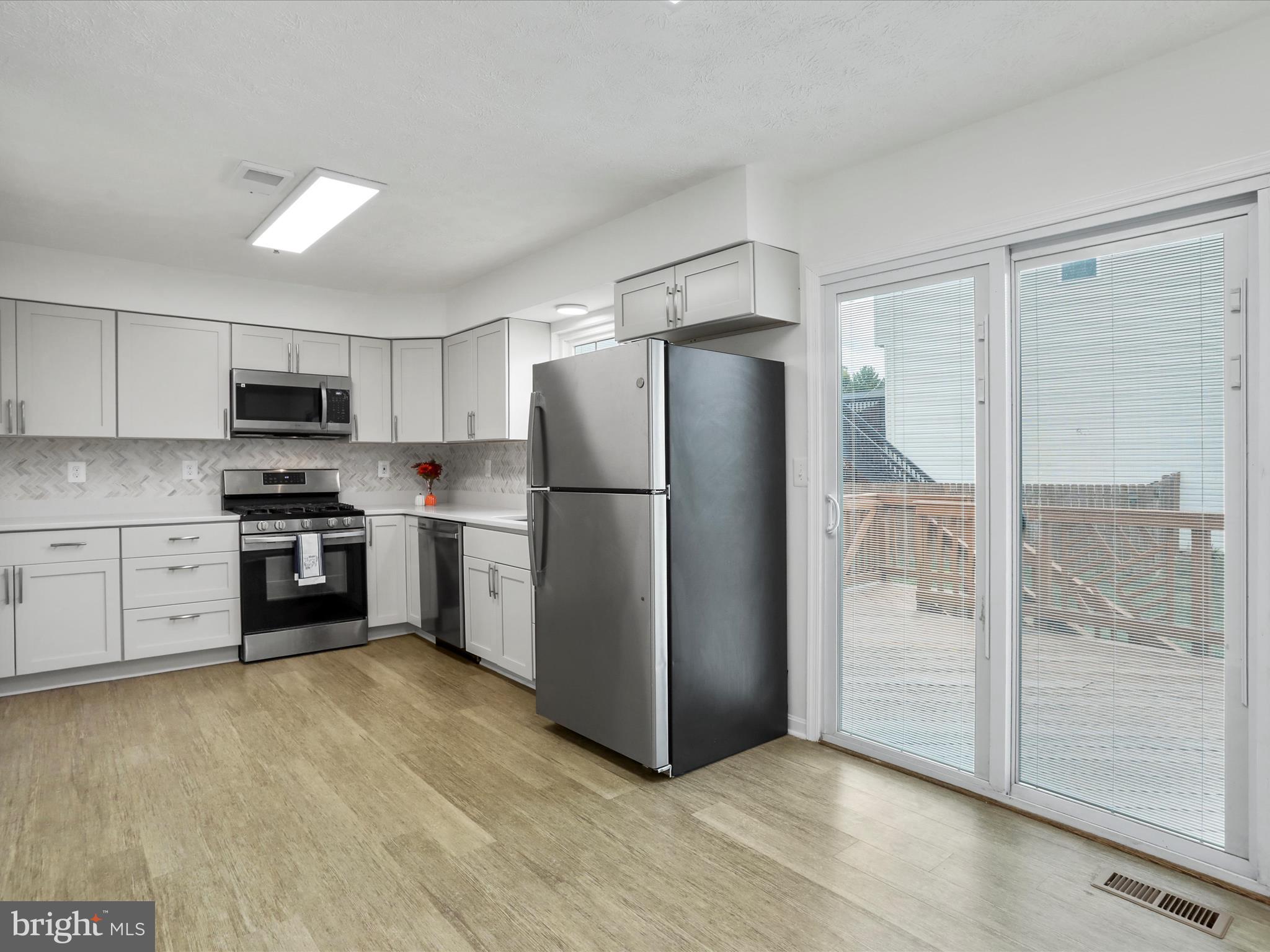 ROBINS GLENN - Residential