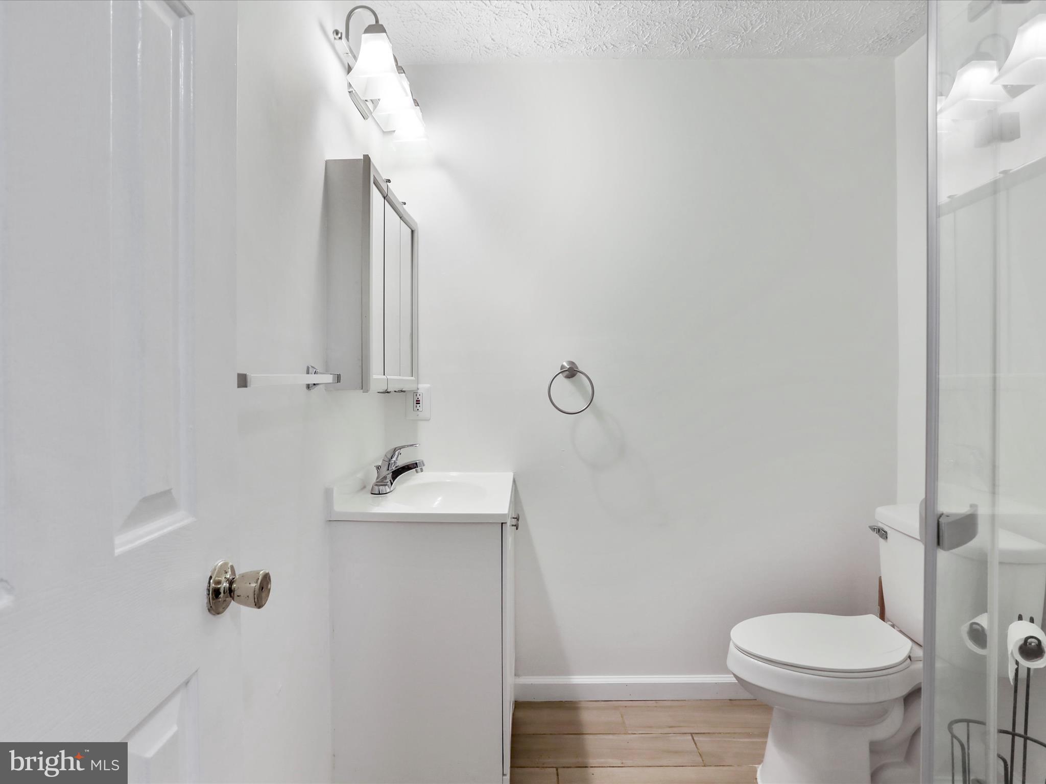 ROBINS GLENN - Residential