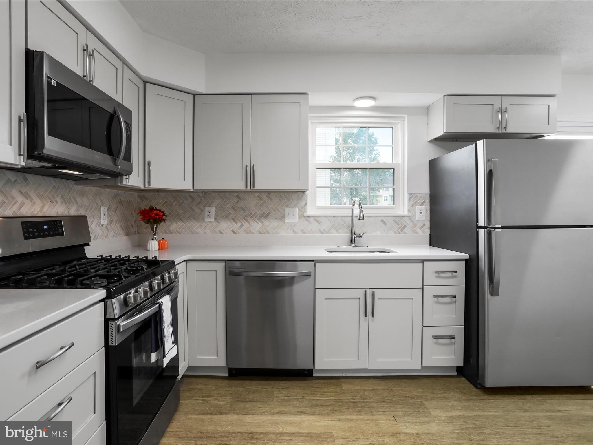 ROBINS GLENN - Residential