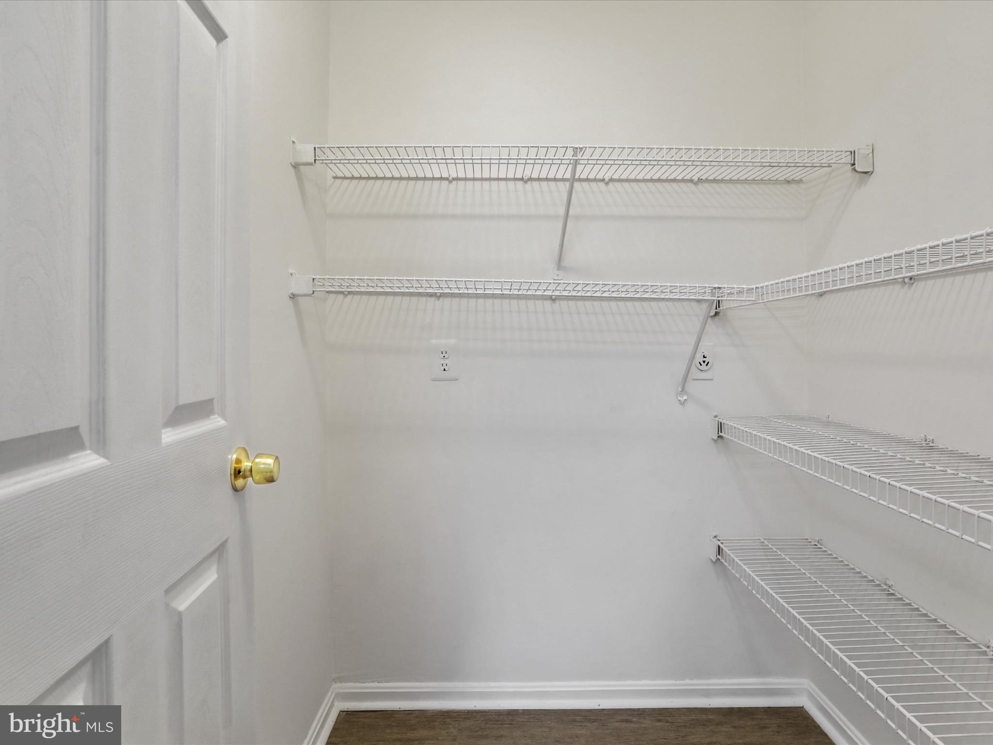 ROBINS GLENN - Residential