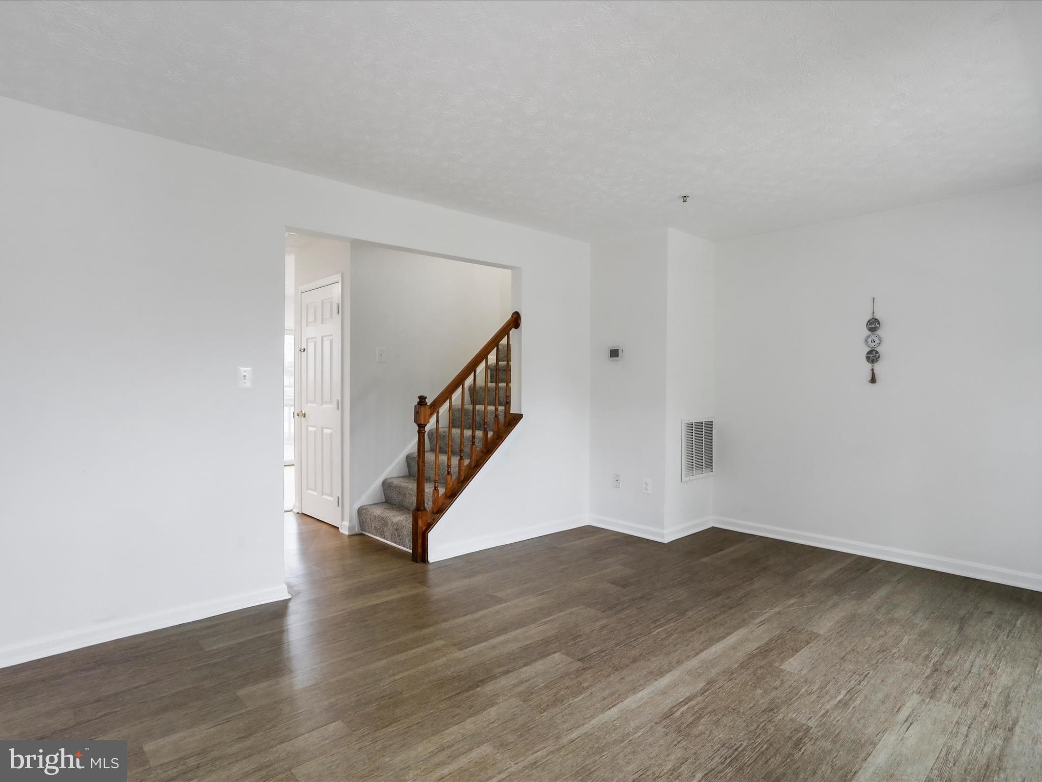 ROBINS GLENN - Residential