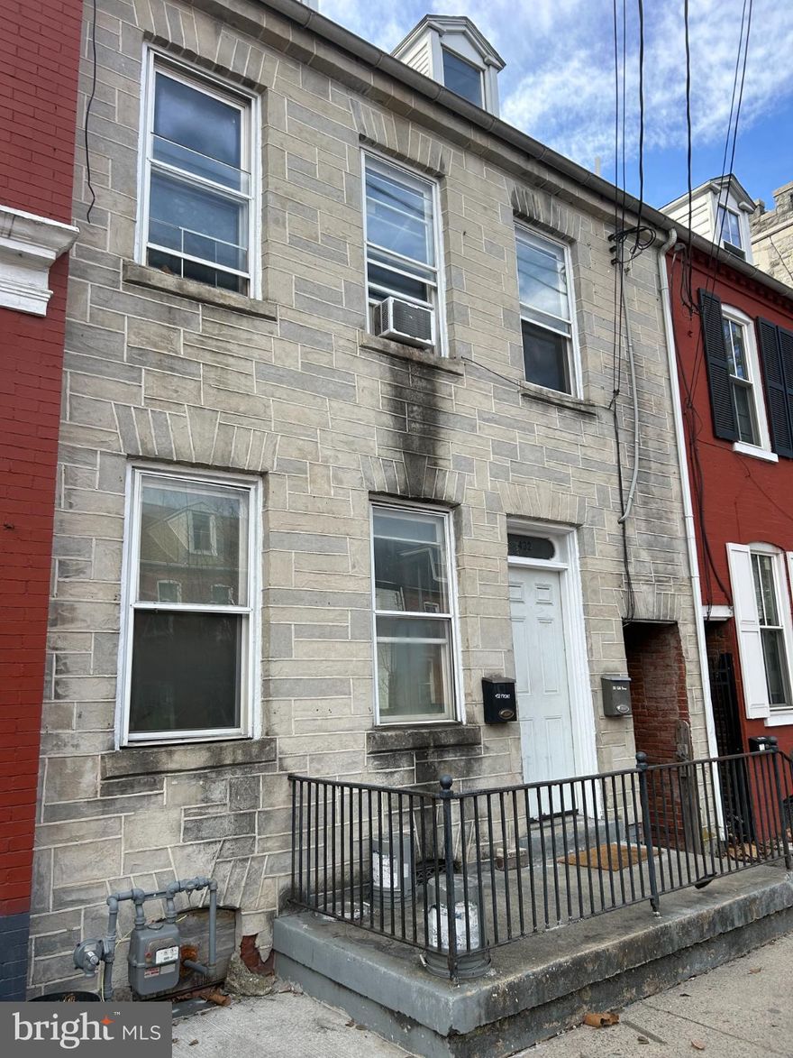 Investment opportunity - 2 unit property with solid tenants. Front unit is 3 bed in great condition (reno in 2022) and well kept by tenant. Rear unit is 2 bed in need of TLC.  Rents are $950 and $1230 (gross rent: $26,160). Owner pays W/S/T. Tenant occupied, so 24 hr notice is needed for showings.