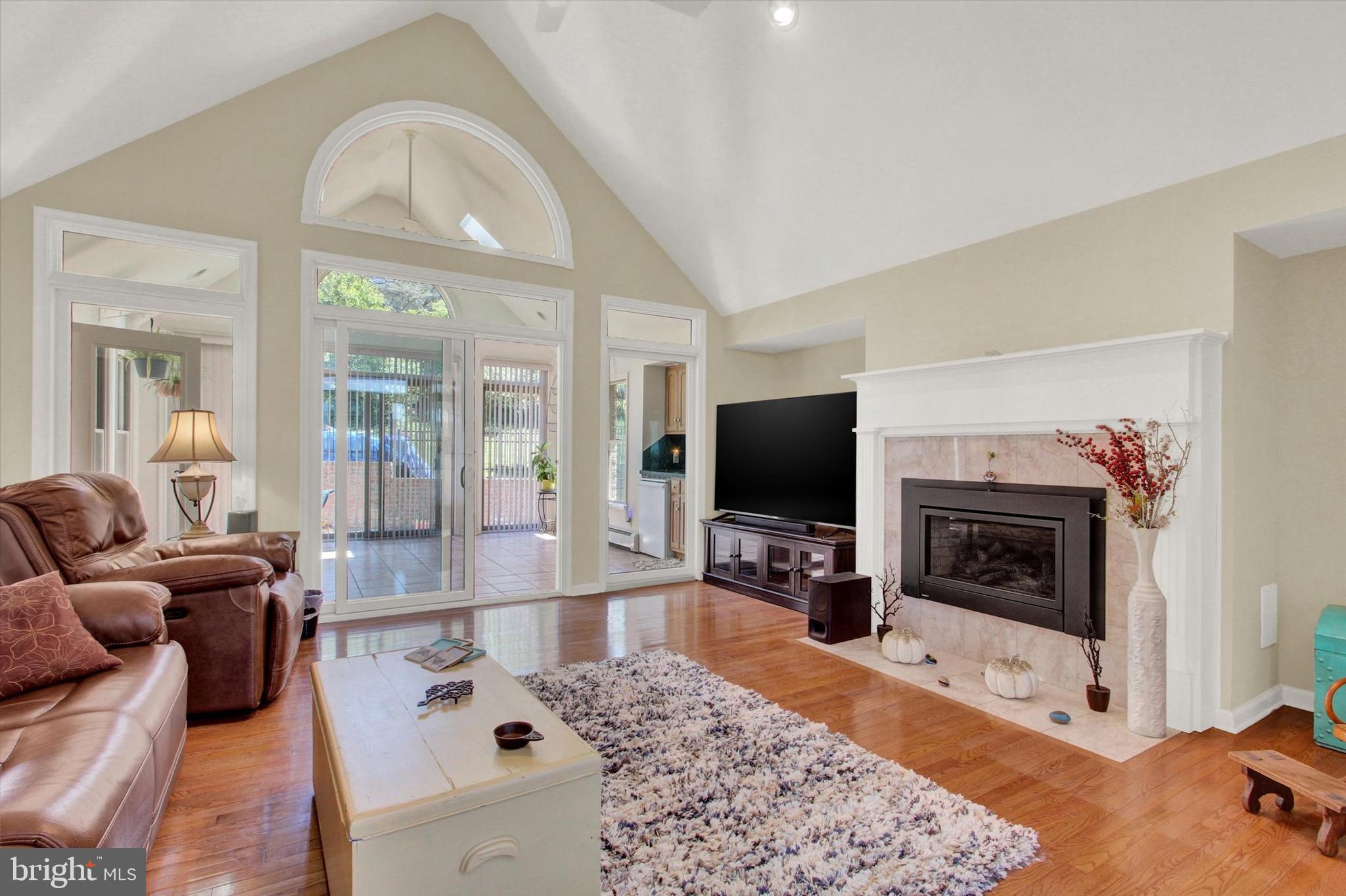 605 VISTA COURT