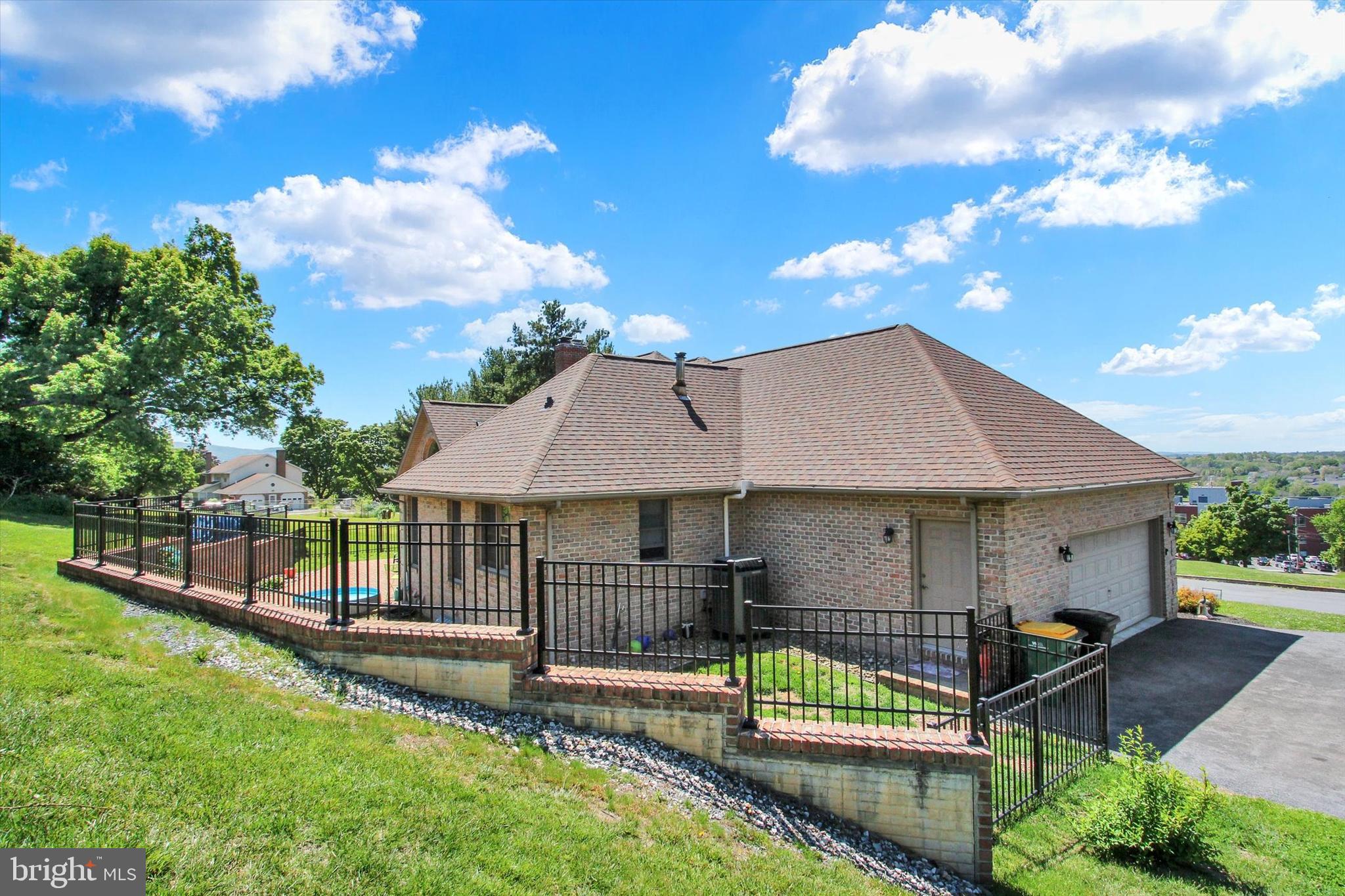 VISTA HEIGHTS - Residential