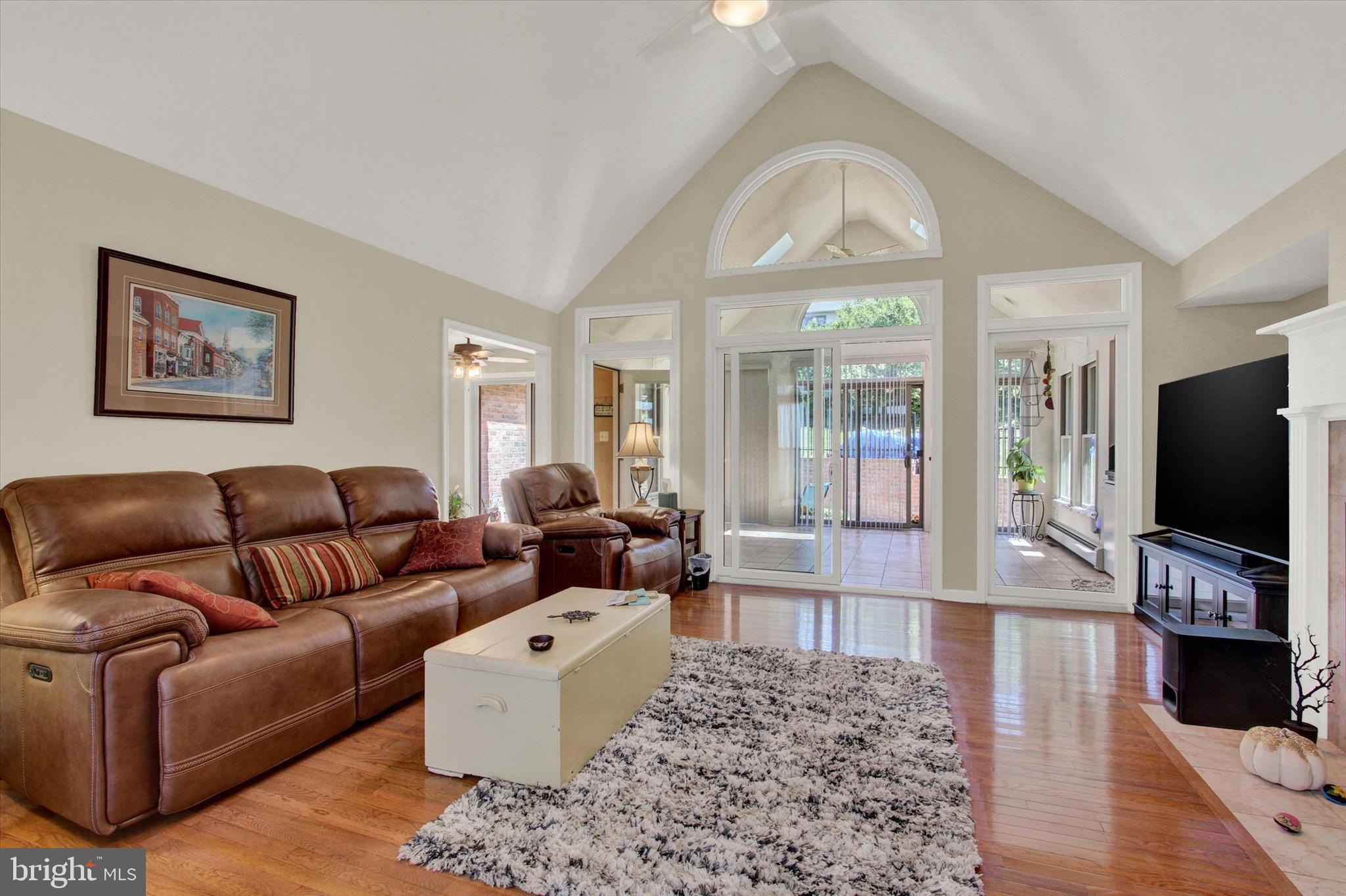 605 VISTA COURT