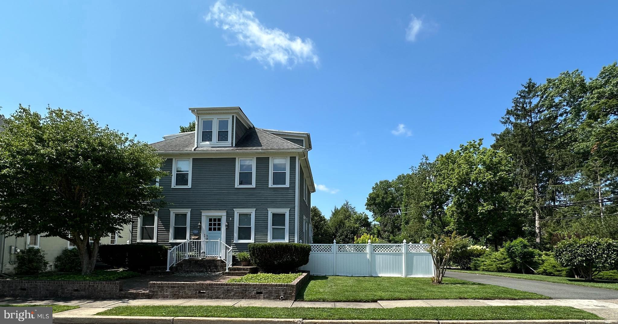 21 CRAVEN LANE
