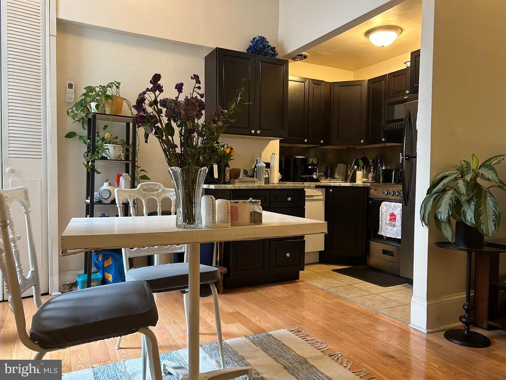 WASHINGTON SQ - Residential Lease