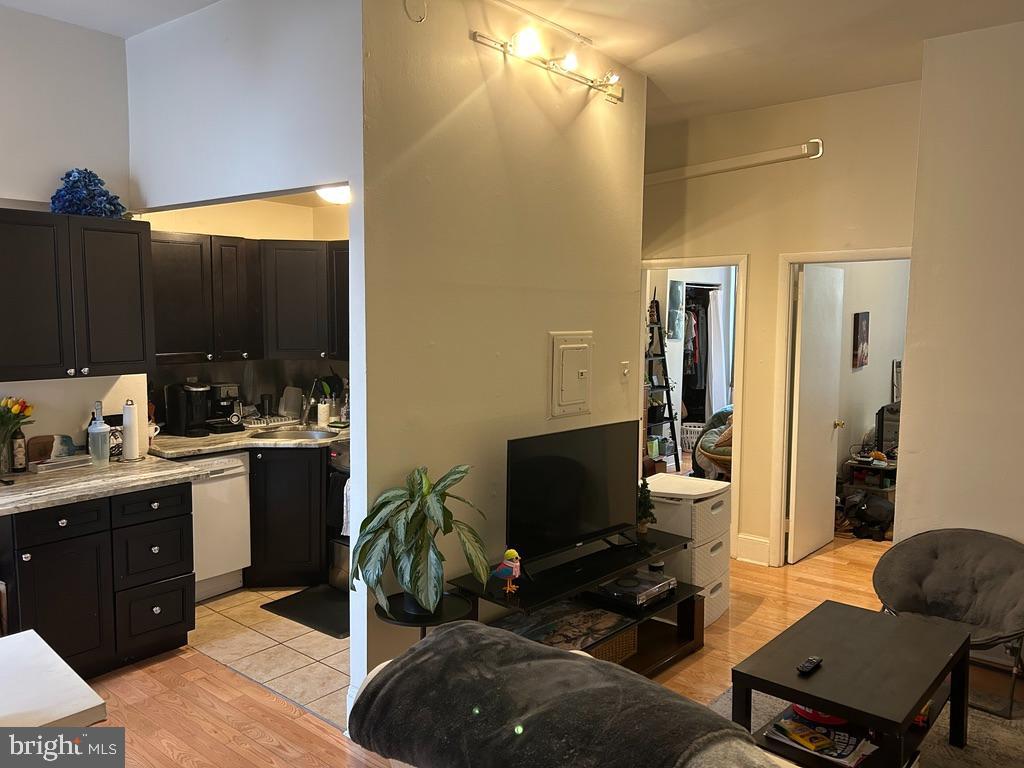 WASHINGTON SQ - Residential Lease