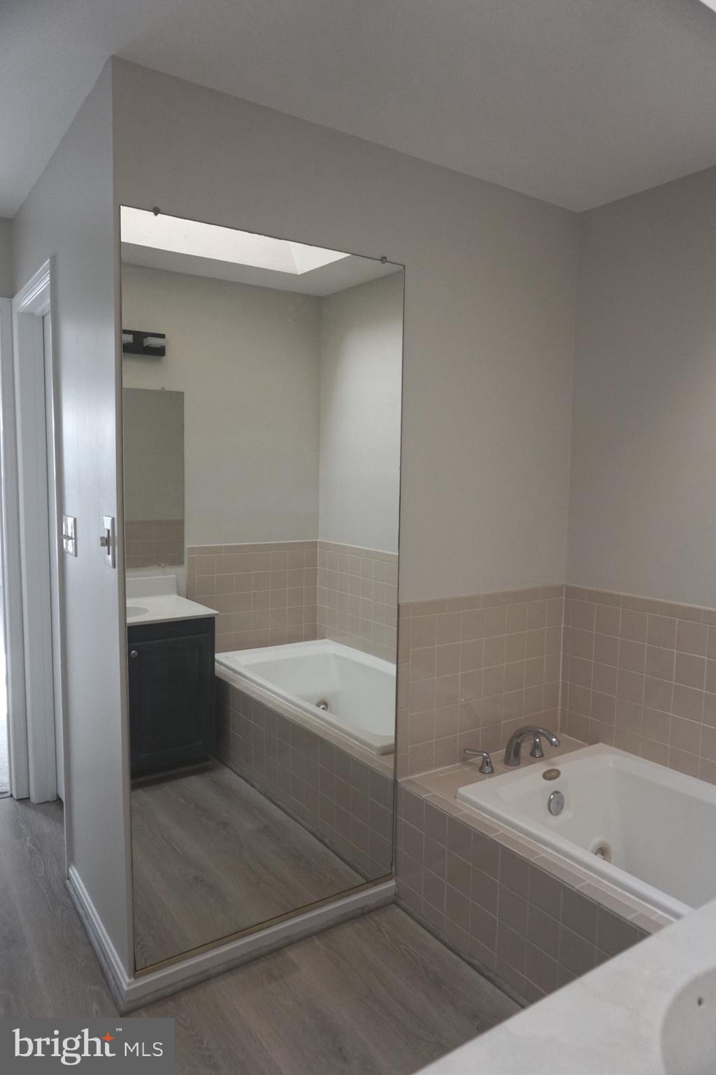 QUINCE ORCHARD ESTATES - Residential Lease