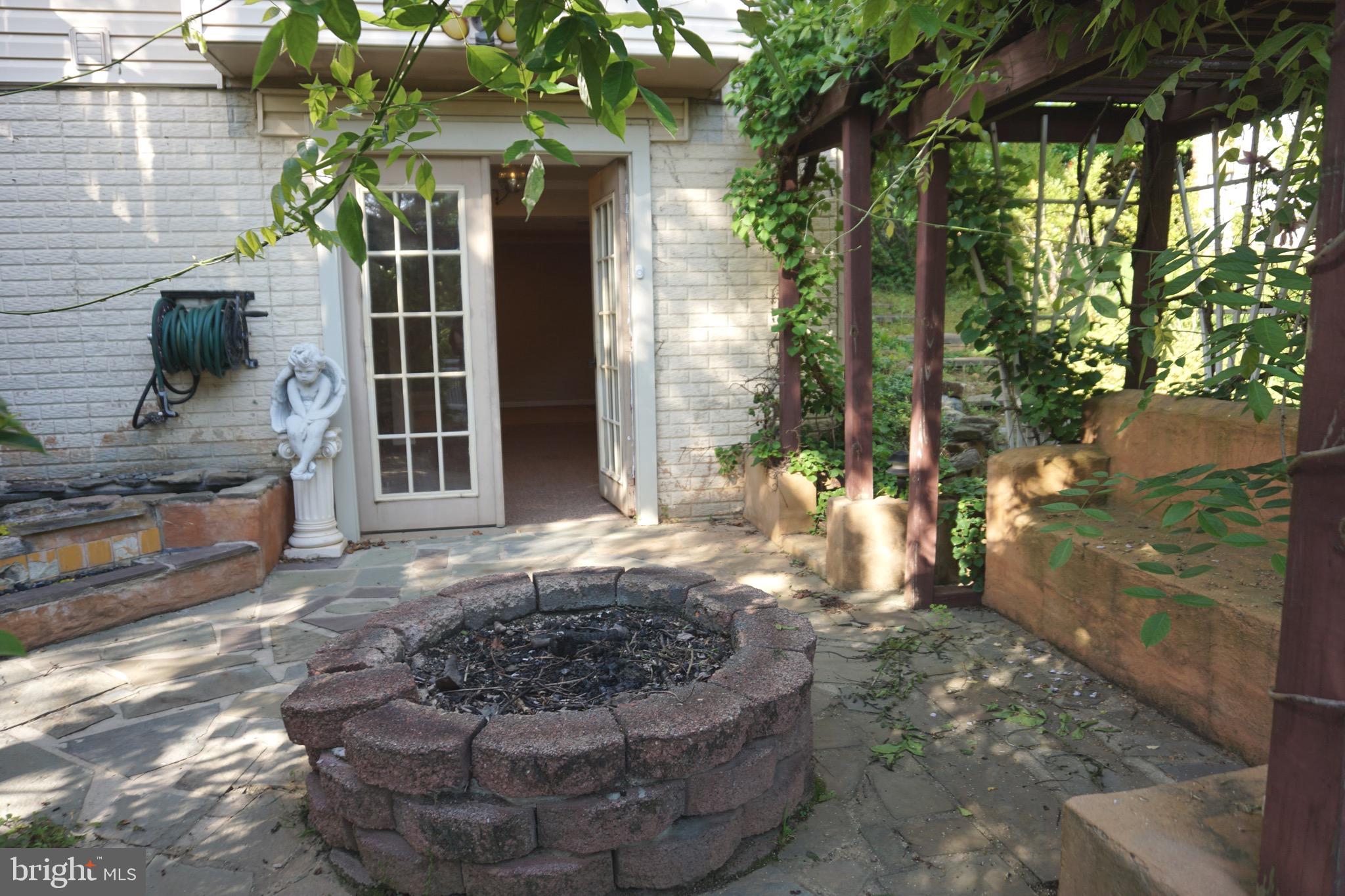 QUINCE ORCHARD ESTATES - Residential Lease