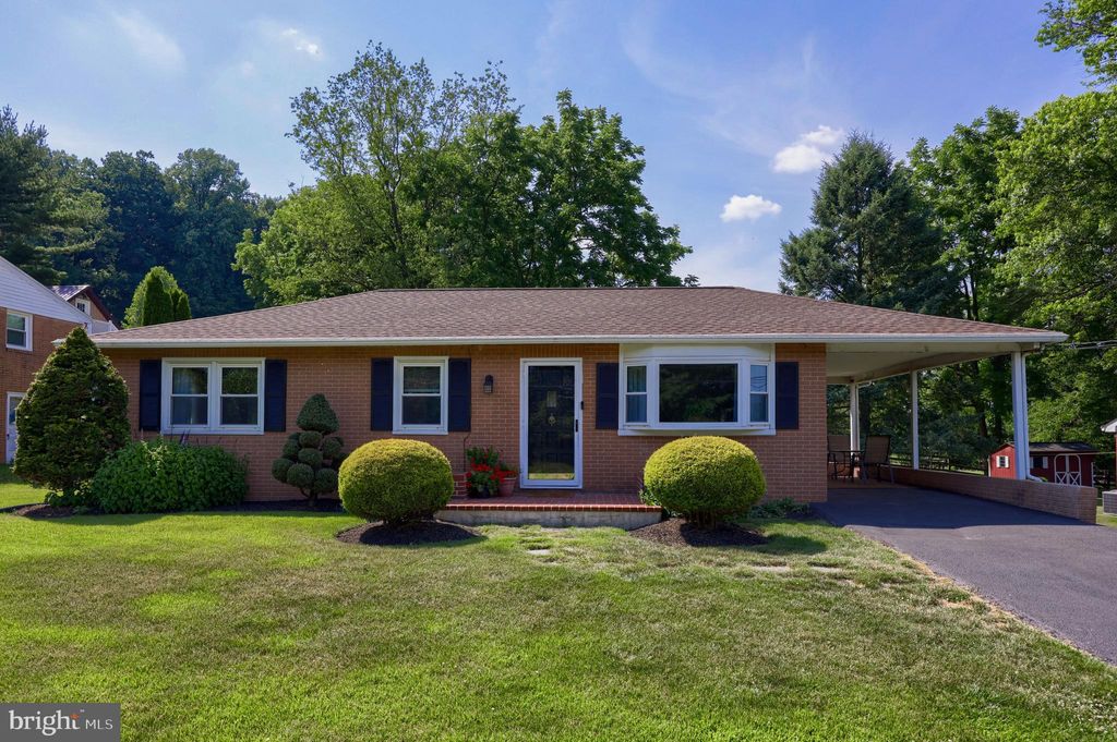 Photo of 1384 Villa Road, Lancaster, PA 17601 (MLS # PALA2052582)