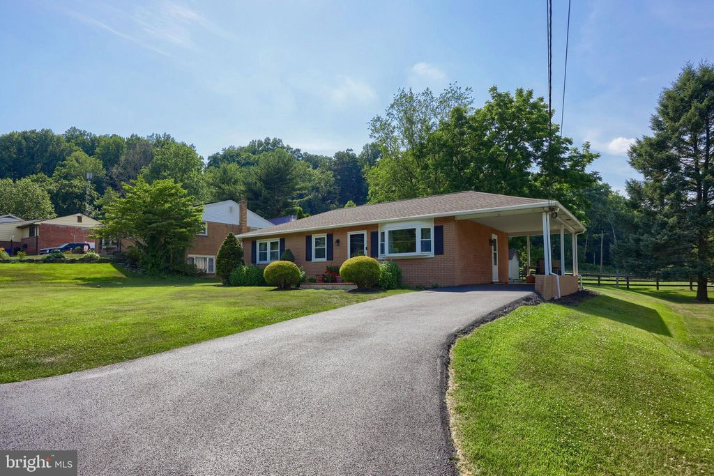 Photo of 1384 Villa Road, Lancaster, PA 17601 (MLS # PALA2052582)
