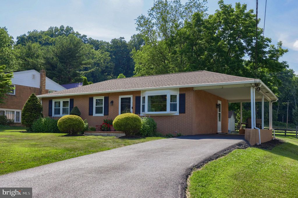 Photo of 1384 Villa Road, Lancaster, PA 17601 (MLS # PALA2052582)