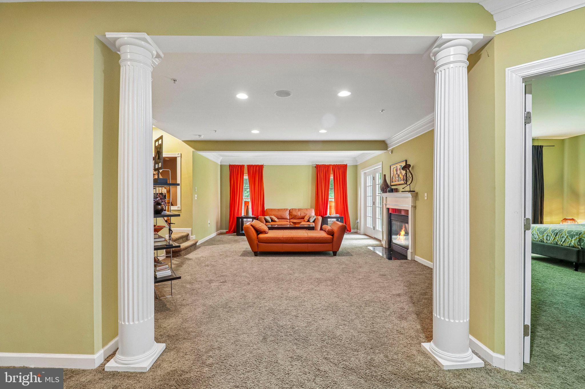 OAK CREEK CLUB - Residential