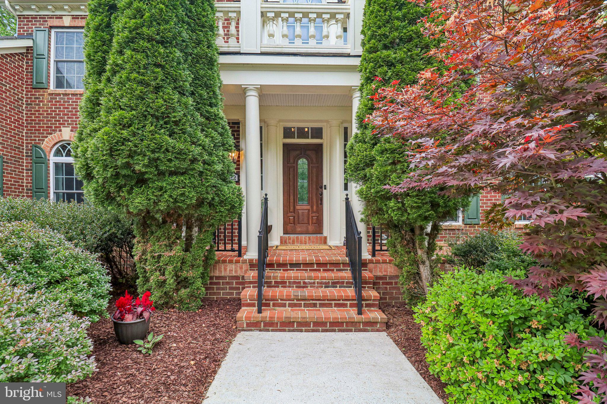 302 PANORA WAY