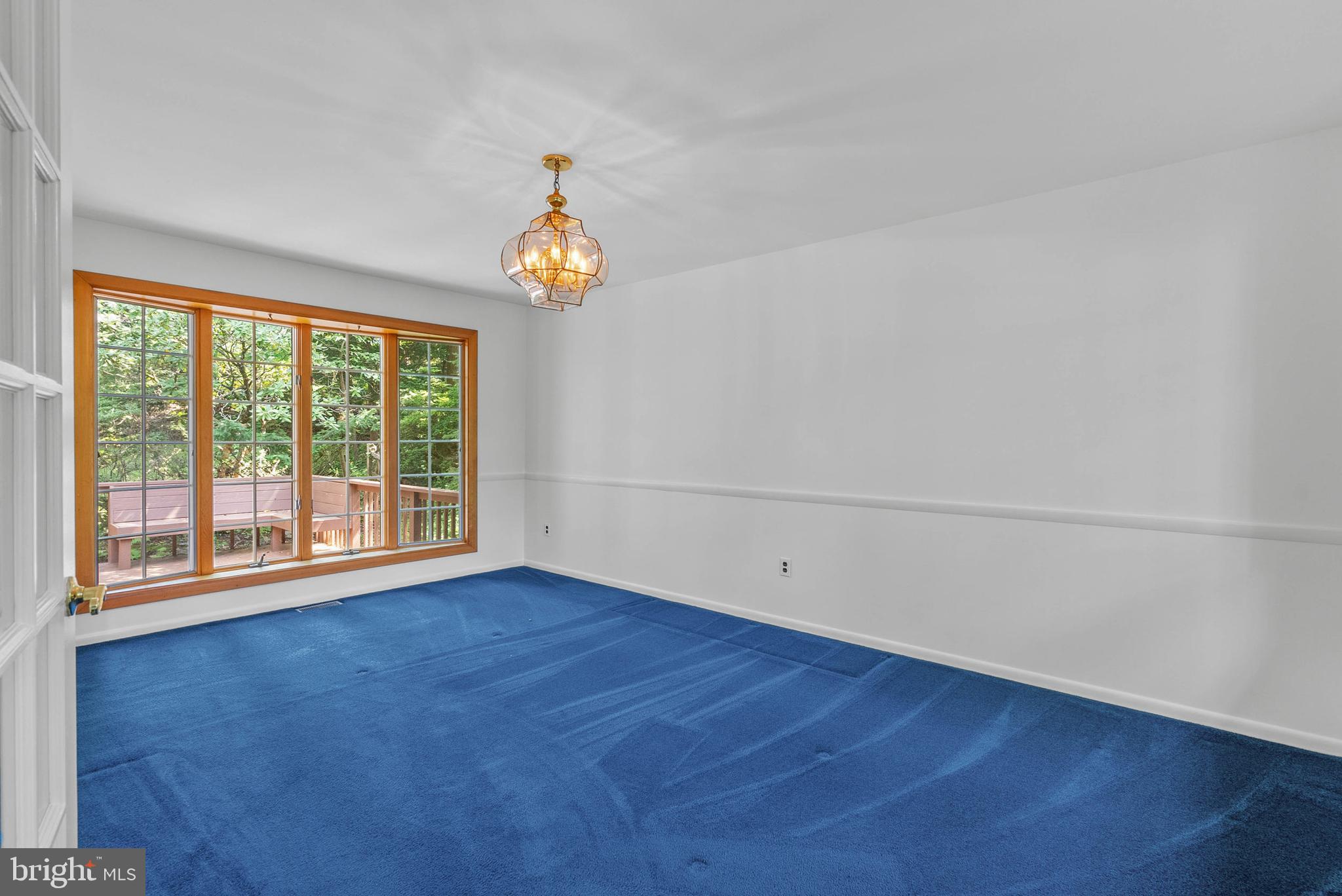 2561 VALLEY VIEW DRIVE