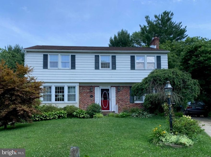 "PRICE REDUCED"  Home appraised 2 years ago for $475,000.  Five bedroom, 2.5 bath,  large colonial home sitting on 0.48 acre lot.  Featuring hardwood floors throughout.   New sliding doors off of dining room  leading to large deck.  Sitting room/family room off of kitchen.  Recently updated hot water heater and heating system. Enjoy your summers in this beautiful landscaped back yard.  Call today for your Private Tour.


KEYS FOR FRONT DOOR ONLY!!!