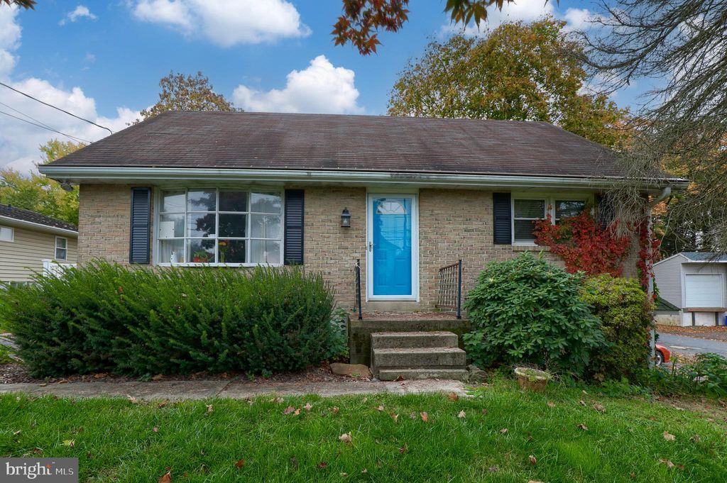 Photo of 204 S MANOR ST, MOUNTVILLE, PA 17554 (MLS # PALA2027192)