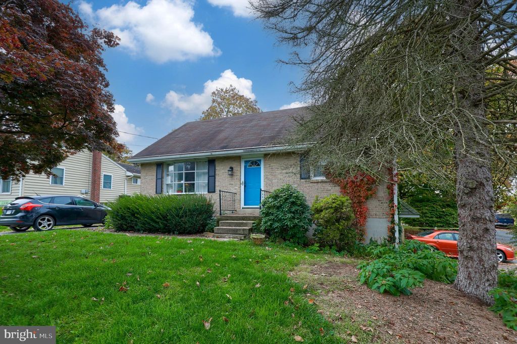 Photo of 204 S MANOR ST, MOUNTVILLE, PA 17554 (MLS # PALA2027192)