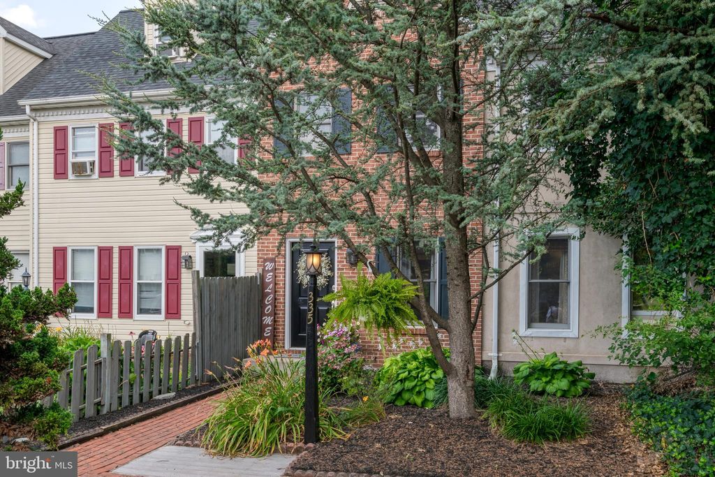 Photo of 335 CARDINAL RD, LITITZ, PA 17543 (MLS # PALA2039670)