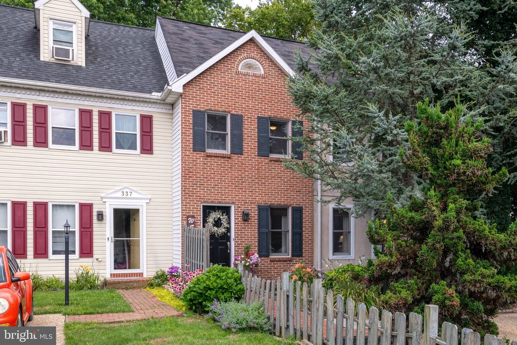 Photo of 335 CARDINAL RD, LITITZ, PA 17543 (MLS # PALA2039670)