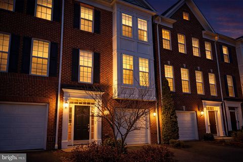 Photo of 6262 Casdin Drive, ALEXANDRIA, VA 22310 (MLS # VAFX2294824)