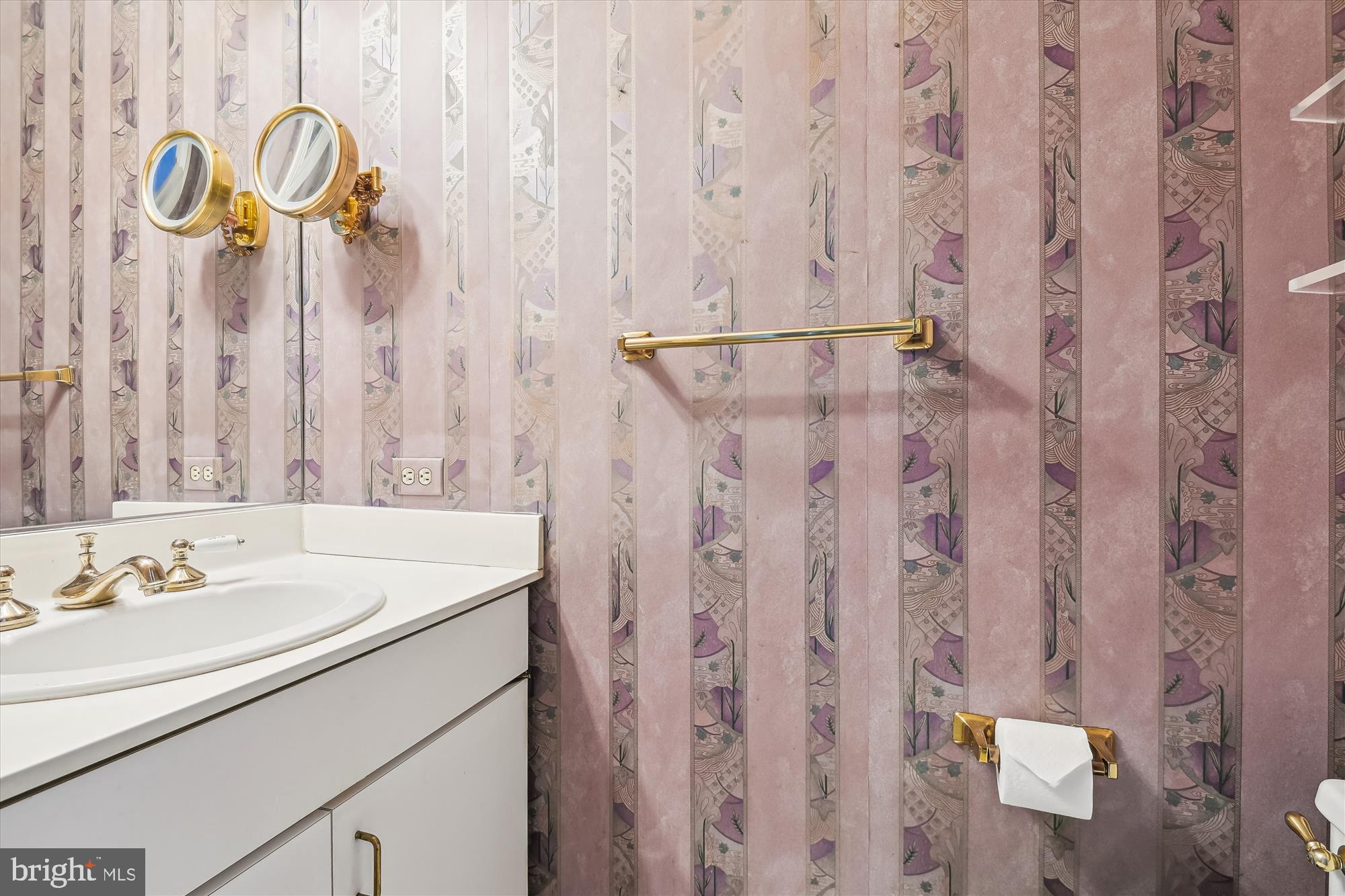 HARBOR COURT CONDOMINIUMS - Residential