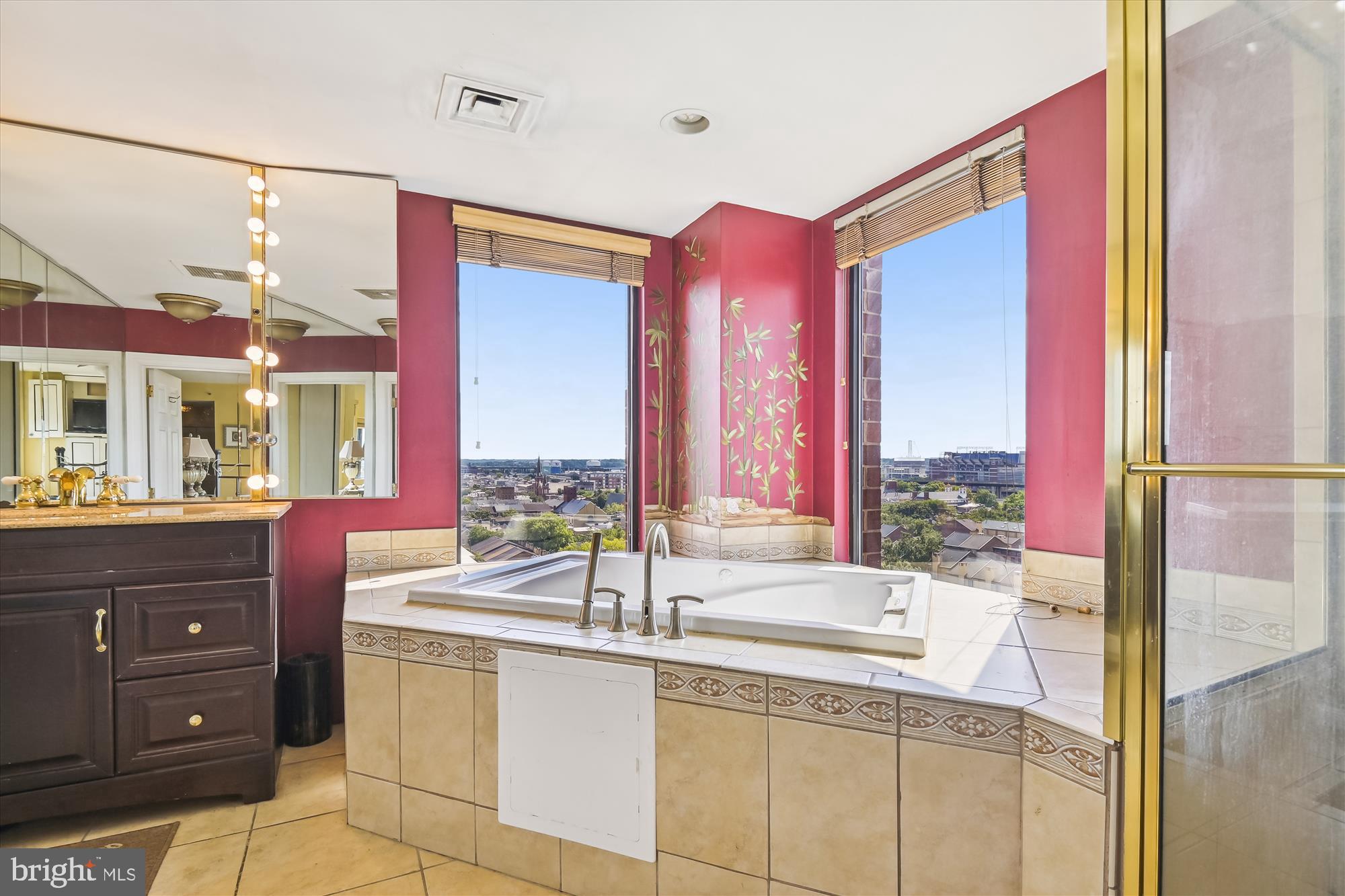 HARBOR COURT CONDOMINIUMS - Residential