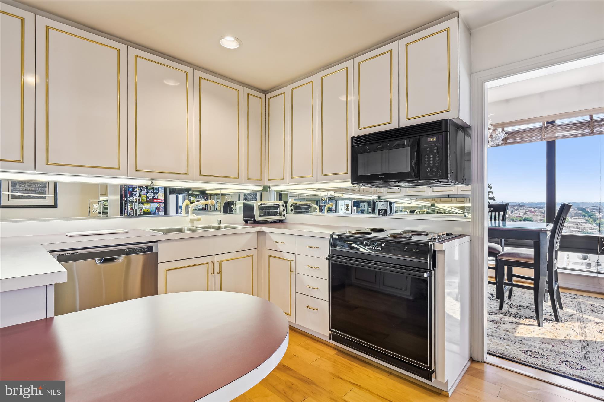 HARBOR COURT CONDOMINIUMS - Residential