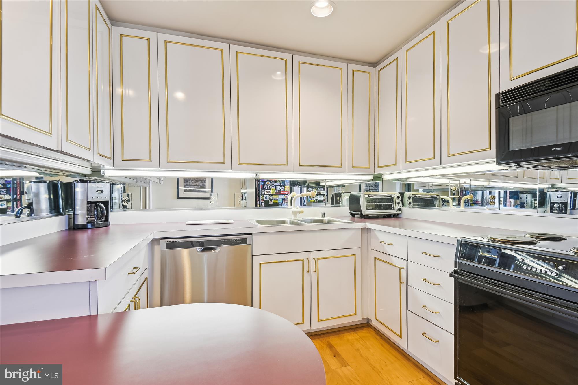 HARBOR COURT CONDOMINIUMS - Residential