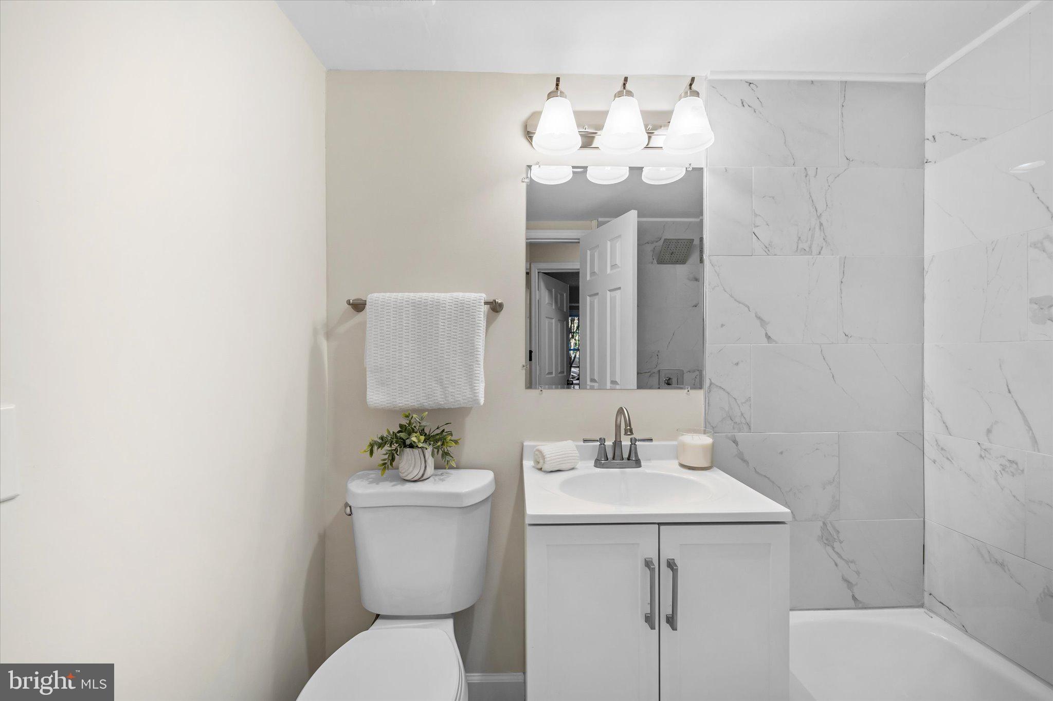 LYNDHURST CONDOS - Residential Lease