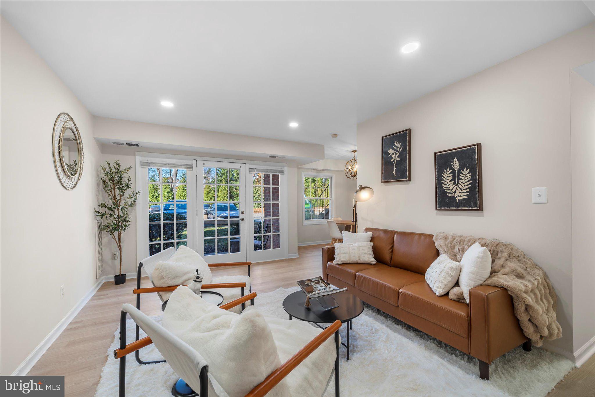 LYNDHURST CONDOS - Residential Lease